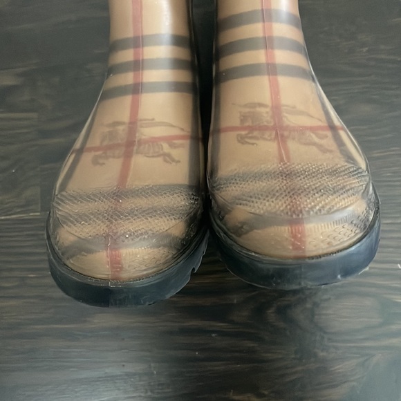Burberry Haymarket Nova Check rain boots size 36. Excellent condition - Picture 7 of 16